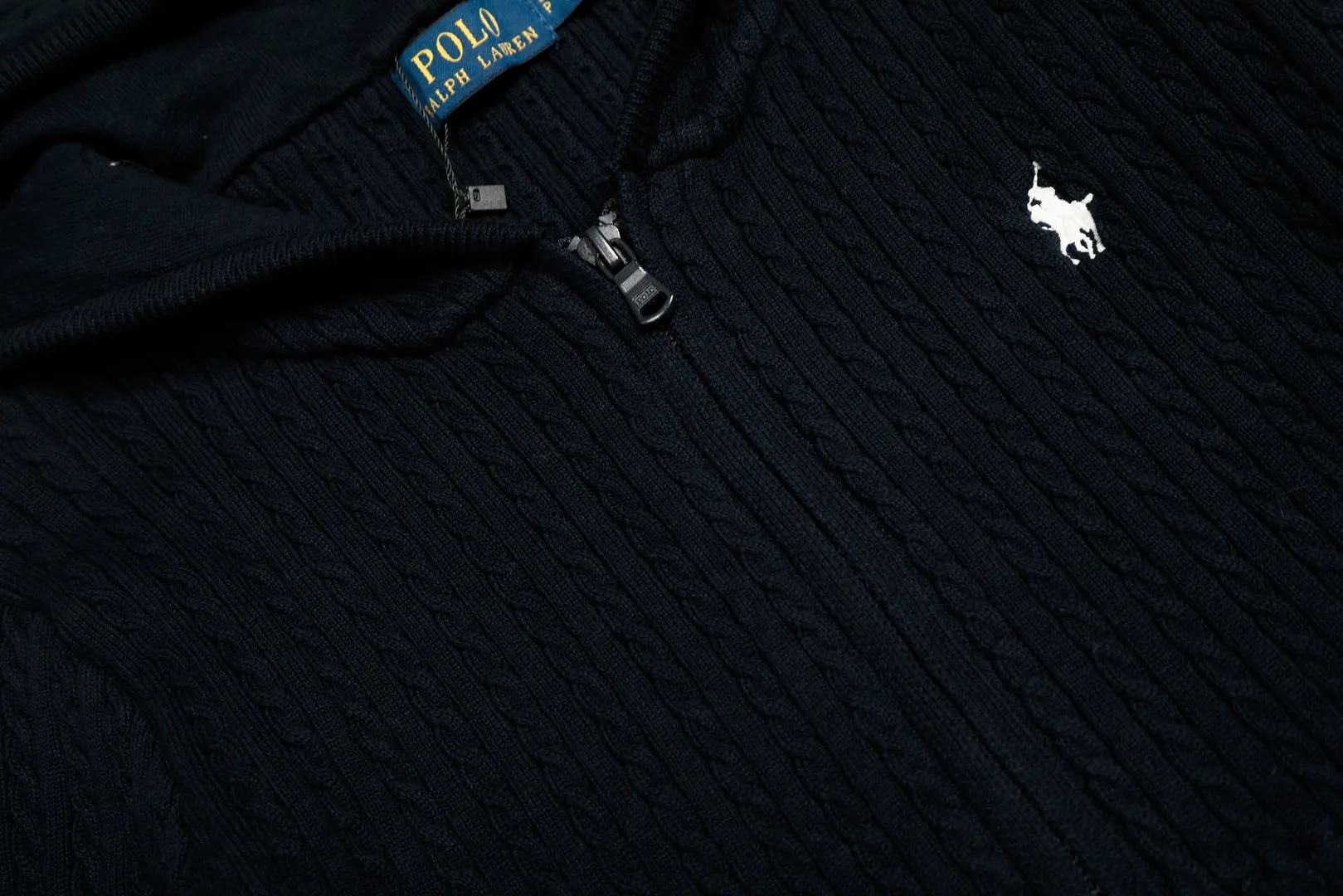 P310 Top quality" Style number: DS501# (not off the shelves all year round) [Ralph Lauren small twist solid color pony embroidered logo full zipper hooded jacket] ✅Ralph Lauren old money style classic basic versatile goddess style small twist zipper hooded jacket ✅Main supplier platform live broadcast Wholesale entity Replenish when out of stock Not off the shelf ✅ZP quality 1:1 version Scan the code to enter the GF website Counter quality ✅Customized zipper color is the same The full zipper stitching hood is very complicated. The small twist process takes a long time and the cost is extremely high. ✅The quality of the details is the only one in Guangzhou. Imported quality cotton yarn, focusing on high-end, cost-effective, good quality. Needless to say, the goddess’s upper body is really amazing, so sweet, so beautiful. This coat is really good-looking. Navy blue, apricot, pink, yellow, purple, light blue, Chinese red